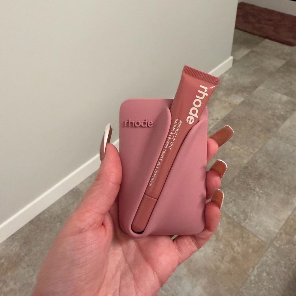 RHODE Snap-on Lip Case LIMITED EDITION MagSafe Pretzel (Mauve) with peptide lip